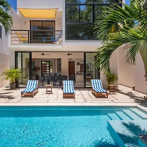 https://wonderful-tropical-home-3br-garden-private-pool.allrivieramayahotels.com