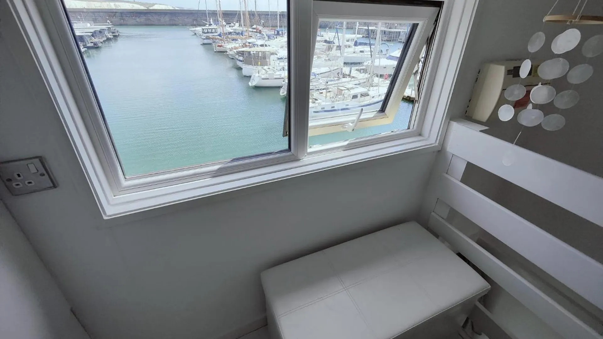 Apartment Tiny Float Home Brighton