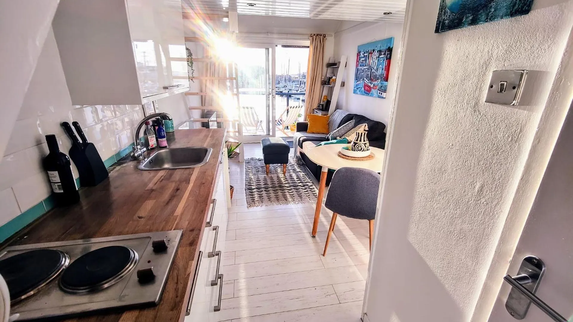 Tiny Float Home Brighton Apartment